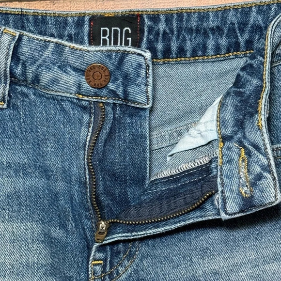 🌻 BDG Urban Outfitters Denim Mini-Shorts 2" Women's size 26 Summer Casual Beach - Picture 4 of 9